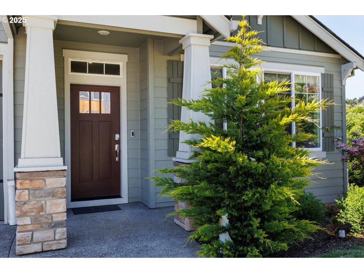 15556 Southeast Flavel Street Portland, OR 97236 - Photo 2 of 37