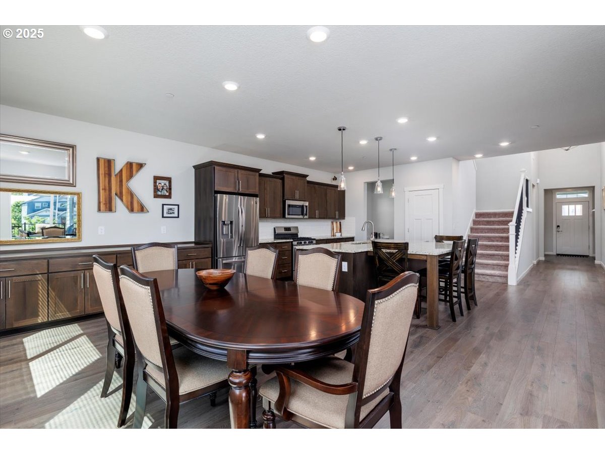 15556 Southeast Flavel Street Portland, OR 97236 - Photo 4 of 37 Entrance/Foyer