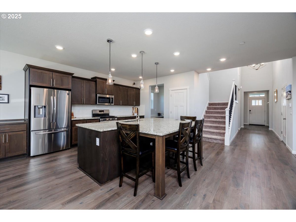 15556 Southeast Flavel Street Portland, OR 97236 - Photo 6 of 37 Kitchen/Dining Room