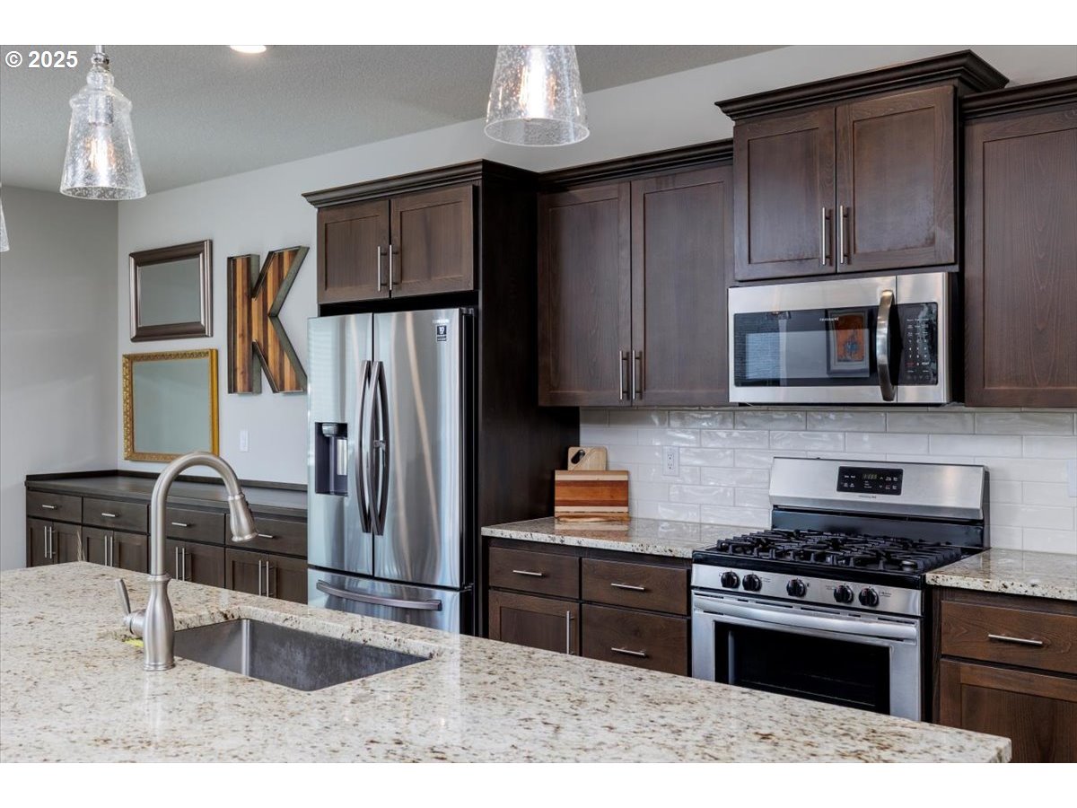 15556 Southeast Flavel Street Portland, OR 97236 - Photo 7 of 37 Kitchen