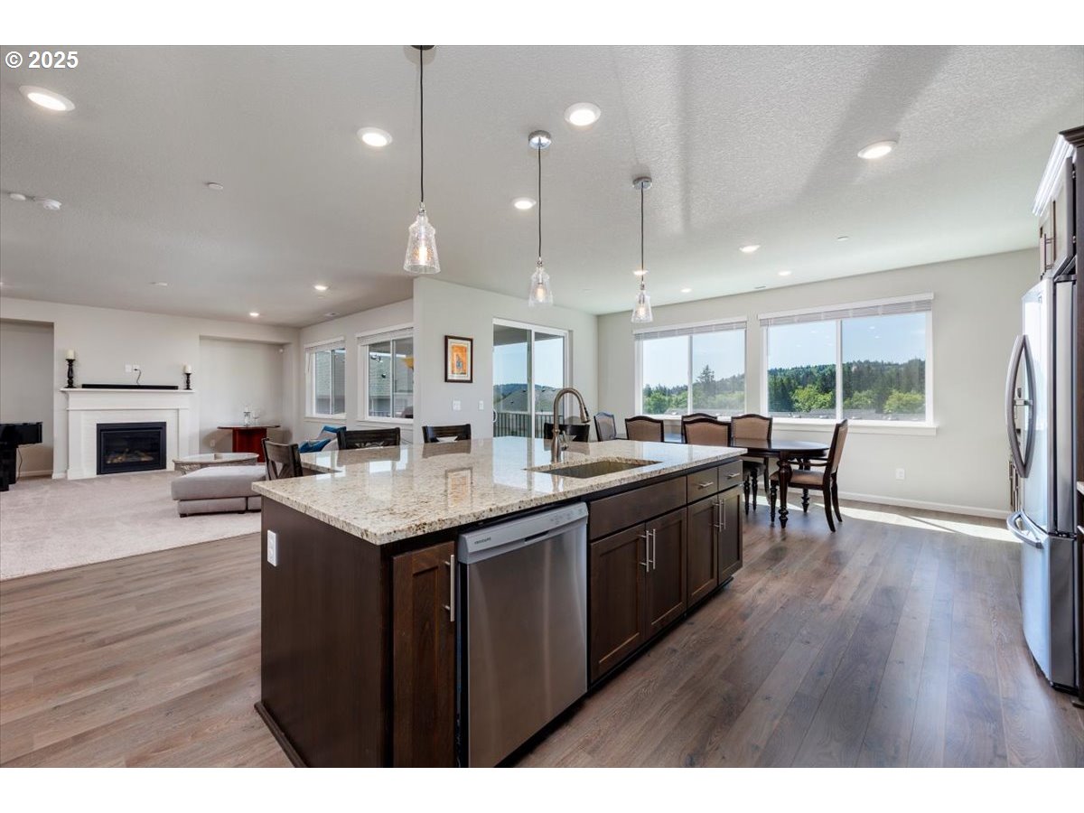 15556 Southeast Flavel Street Portland, OR 97236 - Photo 8 of 37 Kitchen