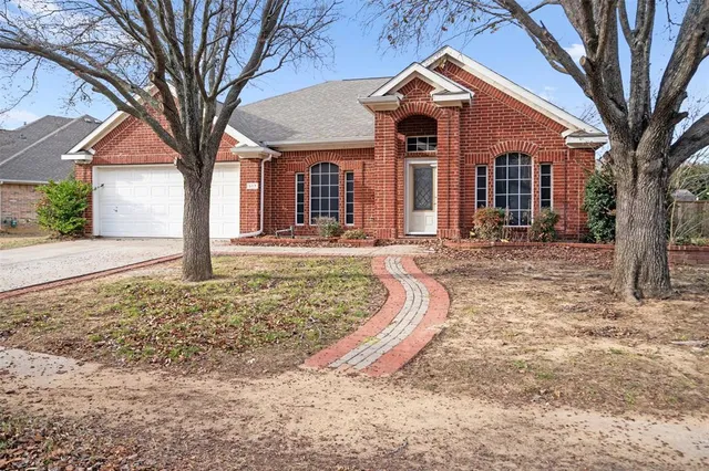 $380,000 | 917 Circle View Lane, Denton, TX 76210