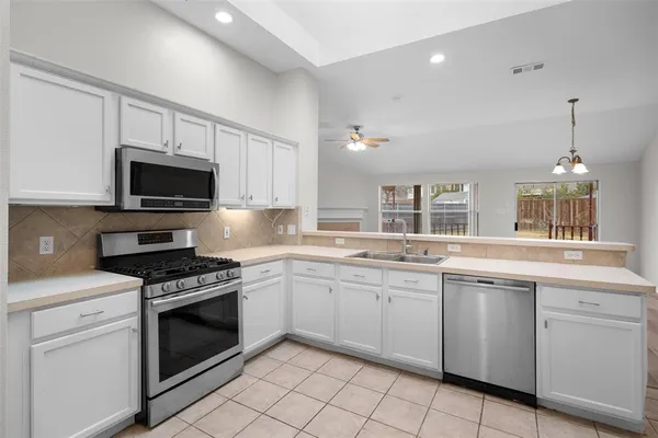$349,500 | 917 Circle View Lane, Denton, TX 76210