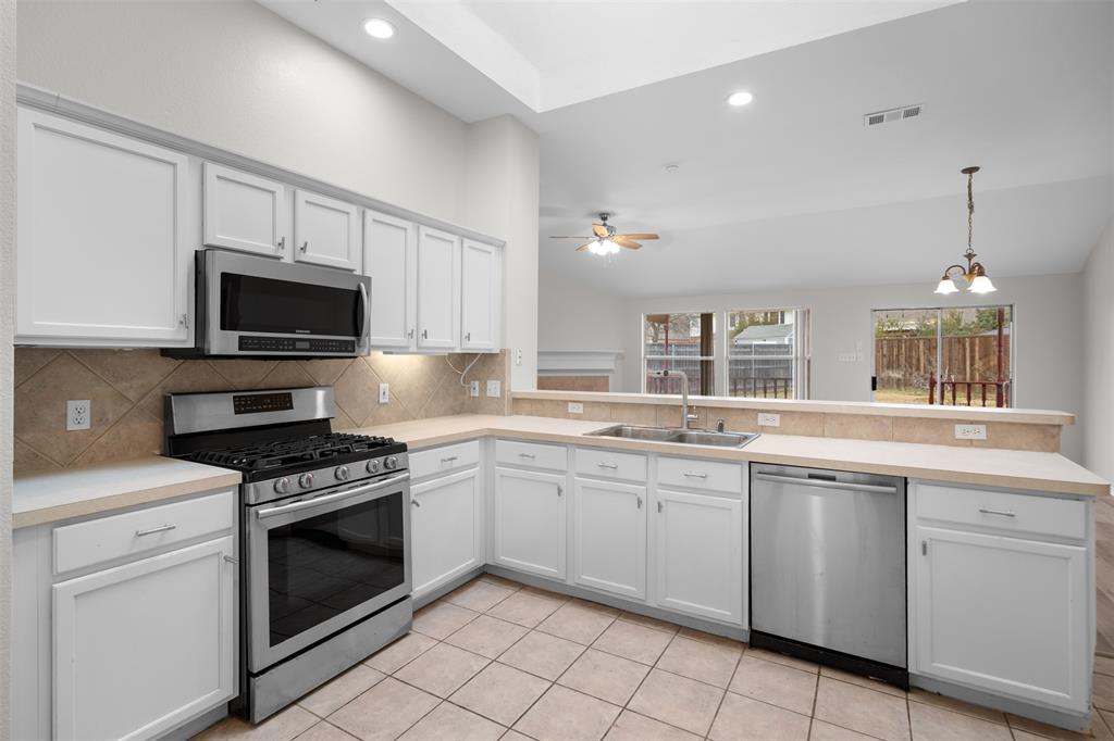 917 Circle View Lane Denton, TX 76210 - Photo 12 of 40