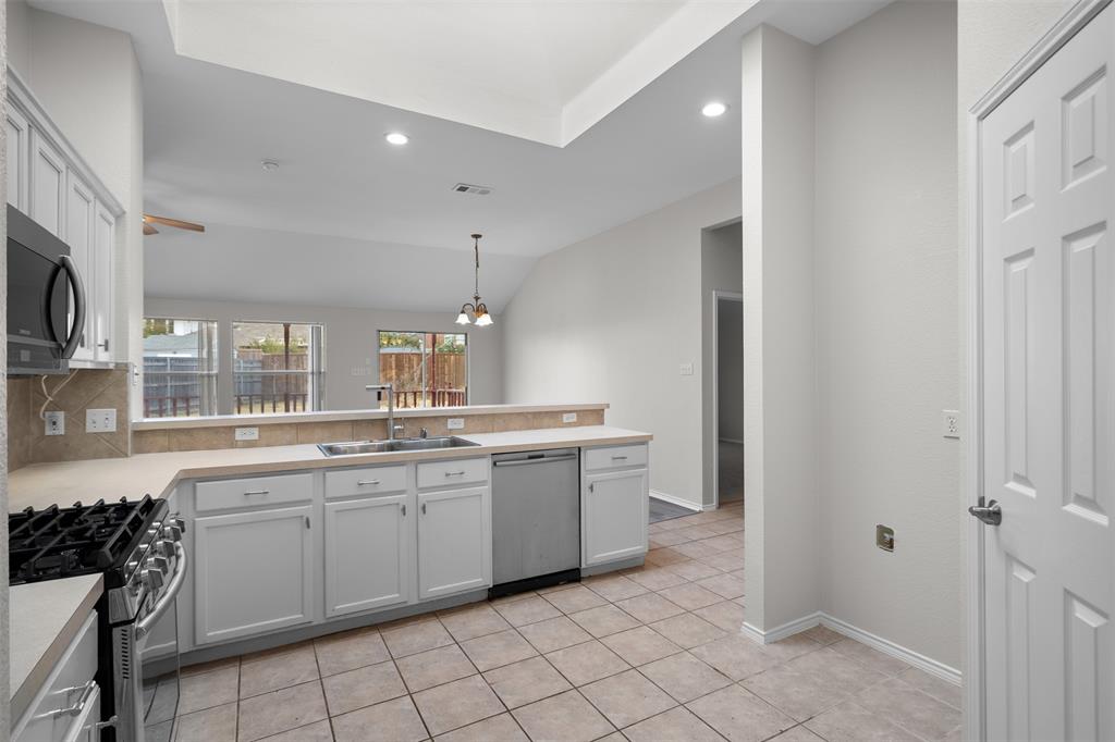 917 Circle View Lane Denton, TX 76210 - Photo 13 of 40