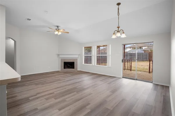 $349,500 | 917 Circle View Lane, Denton, TX 76210