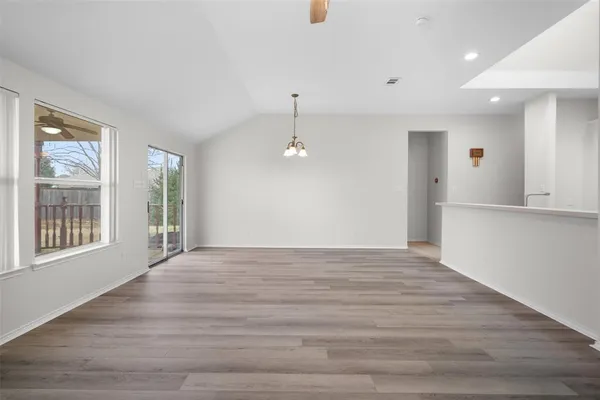 $349,500 | 917 Circle View Lane, Denton, TX 76210