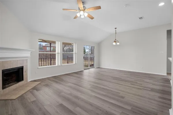 $349,500 | 917 Circle View Lane, Denton, TX 76210