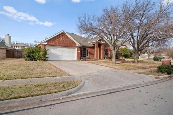 $349,500 | 917 Circle View Lane, Denton, TX 76210