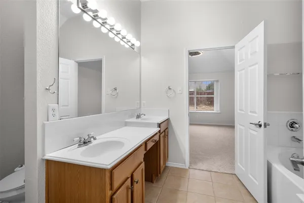 $349,500 | 917 Circle View Lane, Denton, TX 76210