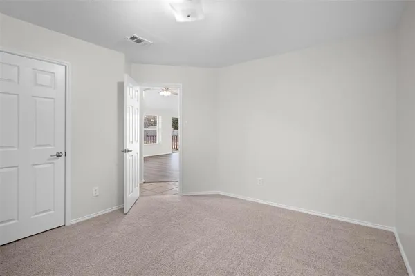 $349,500 | 917 Circle View Lane, Denton, TX 76210