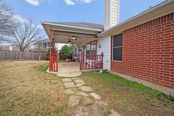 $349,500 | 917 Circle View Lane, Denton, TX 76210