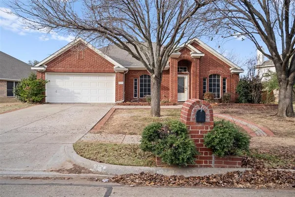 $349,500 | 917 Circle View Lane, Denton, TX 76210