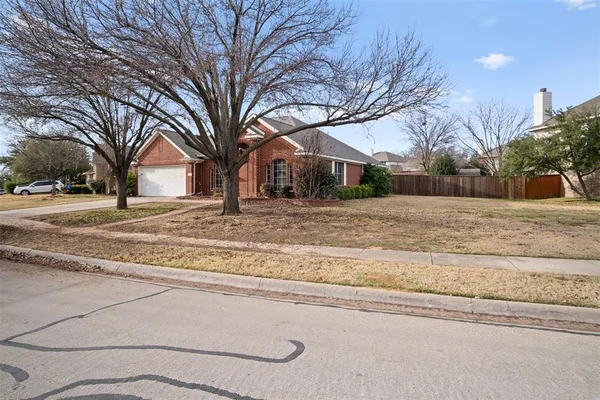$349,500 | 917 Circle View Lane, Denton, TX 76210