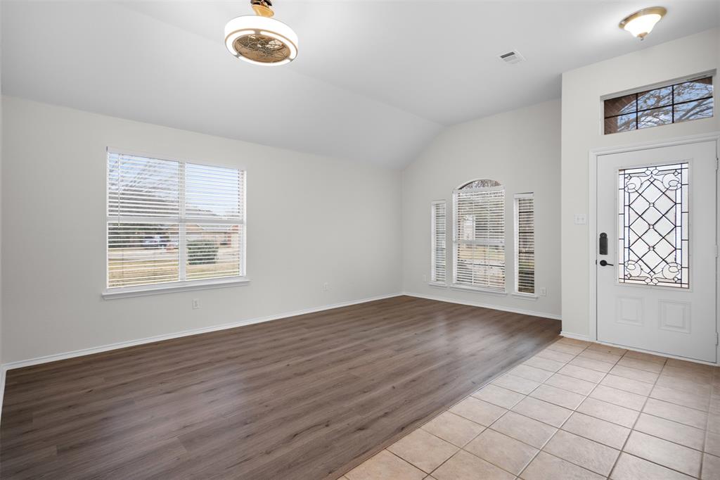 917 Circle View Lane Denton, TX 76210 - Photo 6 of 40