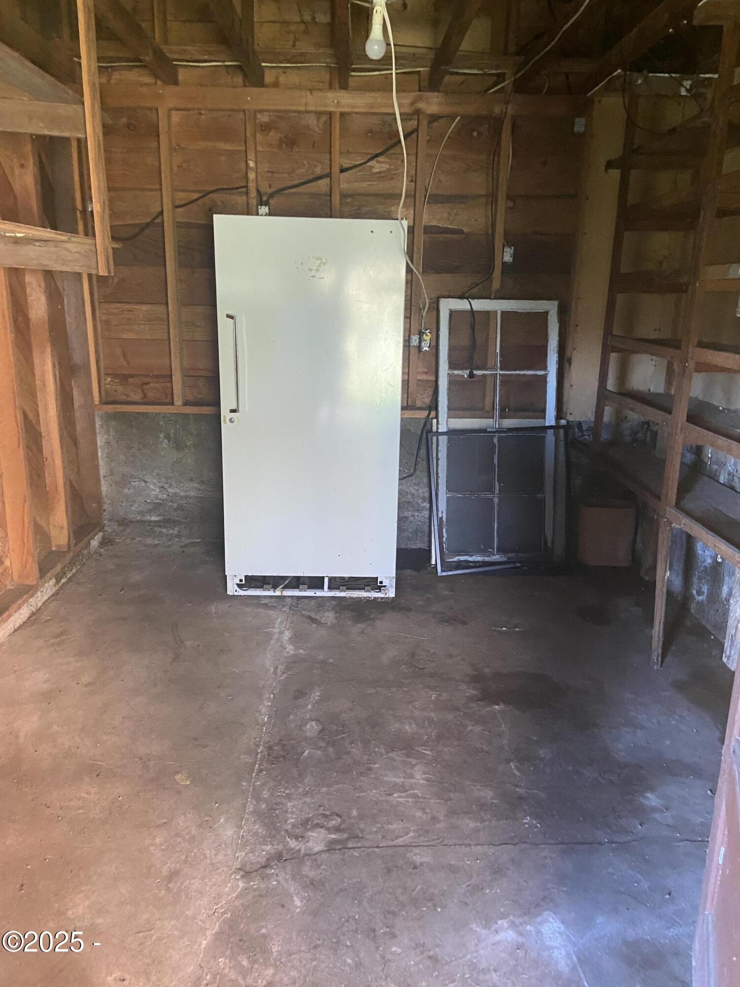 811 Southeast 7th Street Toledo, OR 97391 - Photo 13 of 36 Extra room