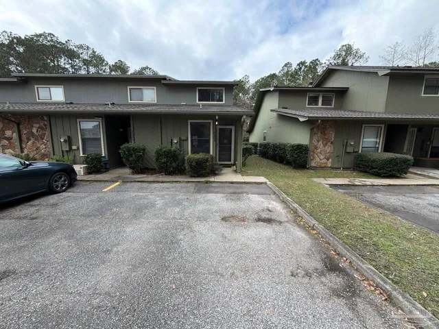 $1,450 | 7224 Lago Vista Court, Pensacola, FL 32506