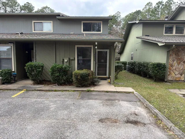 $1,450 | 7224 Lago Vista Court, Pensacola, FL 32506