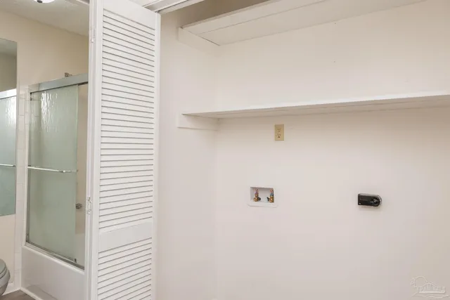 an empty room with wooden floor a ceiling fan and closet