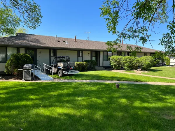 $1,150 | 1615 Commercial Avenue, Unit 202, Victoria, MN 55386
