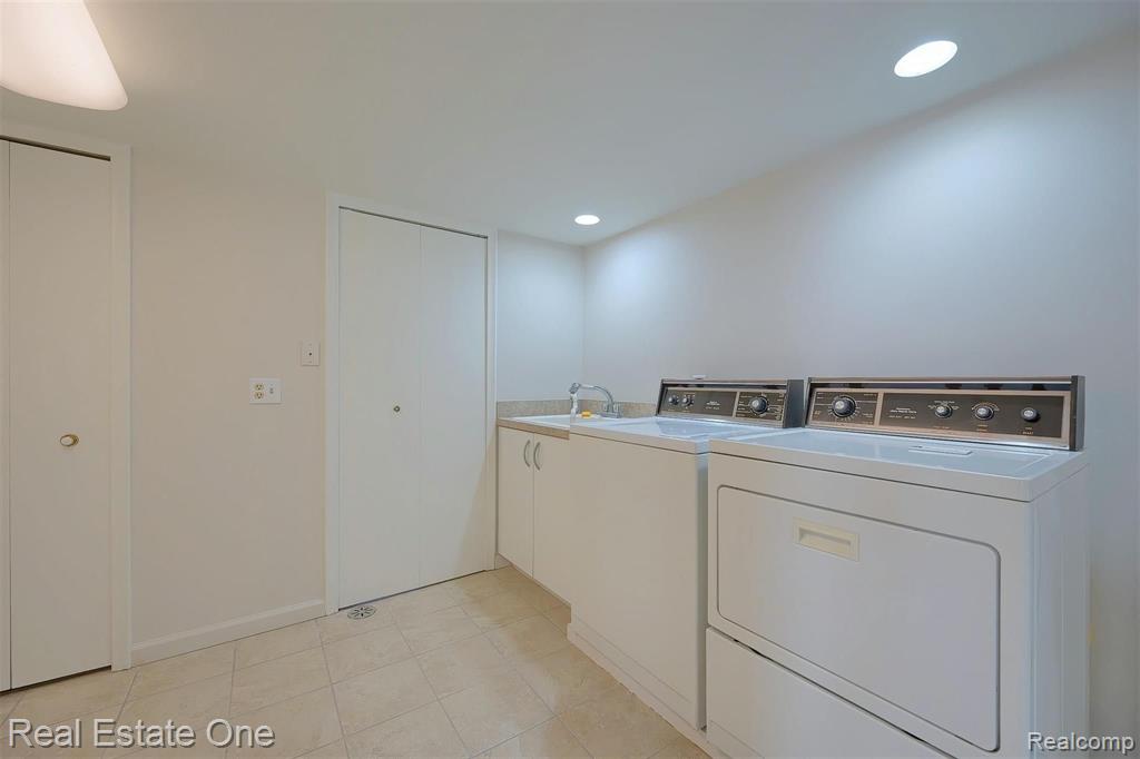 2060 Bretton Drive South Rochester Hills, MI 48309 - Photo 27 of 39