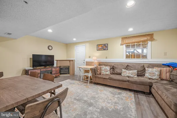 $320,000 | 9 Redwood Court, Glassboro, NJ 08028