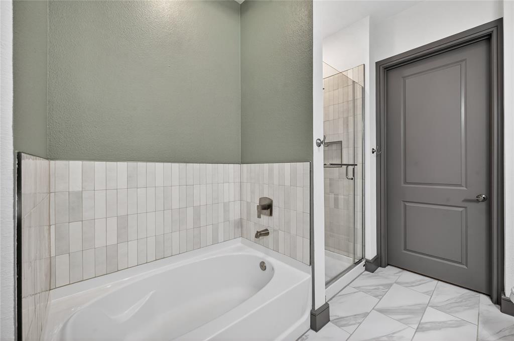 2700 Old Denton Road, Unit 2259 Carrollton, TX 75007 - Photo 22 of 39 a bathroom with a bathtub