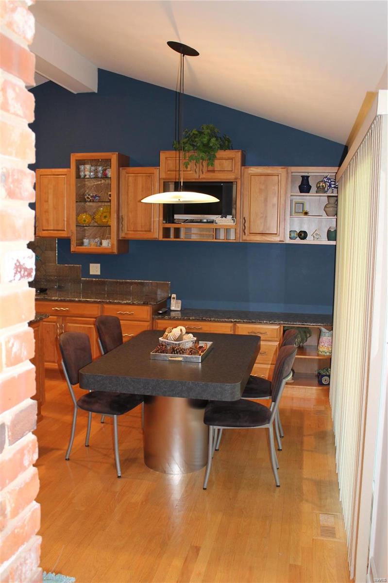 13457 Maple Ridge Court St. Louis, MO 63141 - Photo 8 of 41 Gallery Image 8