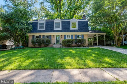 $900,000 | 8407 Briar Creek Drive, Annandale, VA 22003