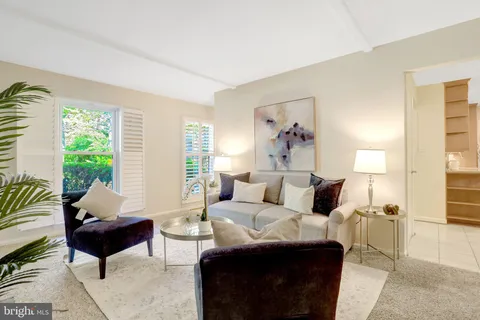 $900,000 | 8407 Briar Creek Drive, Annandale, VA 22003