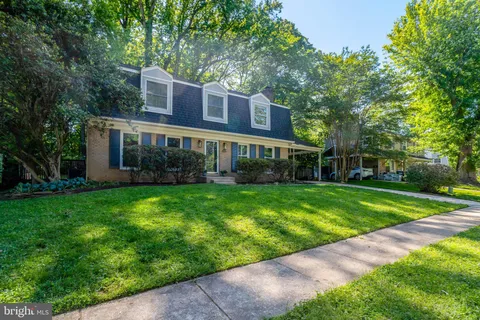 $900,000 | 8407 Briar Creek Drive, Annandale, VA 22003