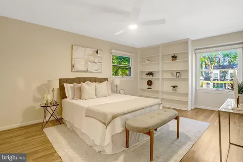 $900,000 | 8407 Briar Creek Drive, Annandale, VA 22003