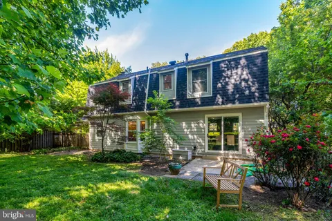 $900,000 | 8407 Briar Creek Drive, Annandale, VA 22003