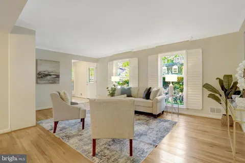 $900,000 | 8407 Briar Creek Drive, Annandale, VA 22003