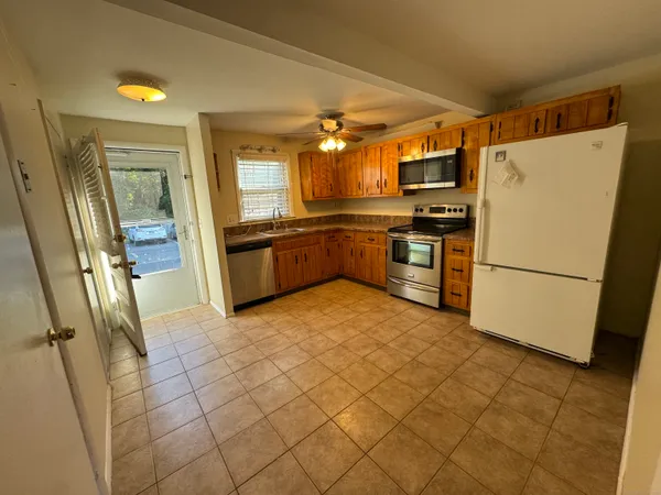$1,700 | 617 Millville Avenue, Unit 83, Naugatuck, CT 06770