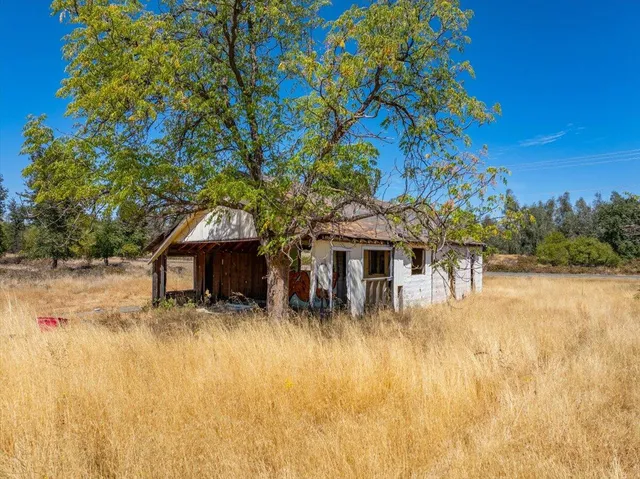 a view of house with a yard