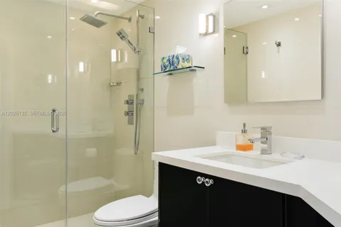 $585,000 | 1950 South Ocean Drive, Unit 9N, Hallandale Beach, FL 33009