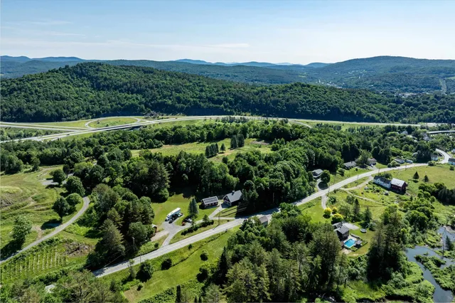 $199,900 | 693 Us Route, St. Johnsbury, VT 05819