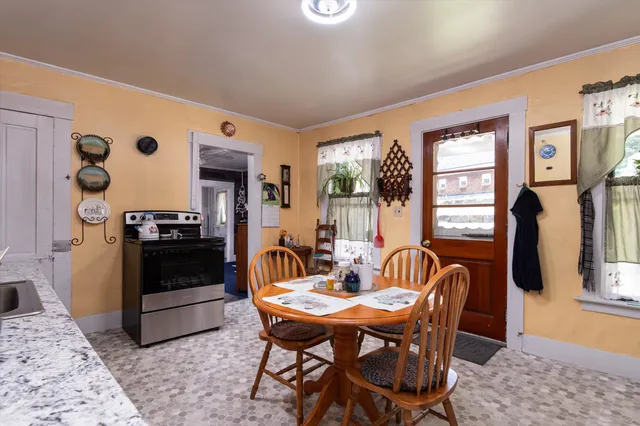 $199,900 | 693 Us Route, St. Johnsbury, VT 05819