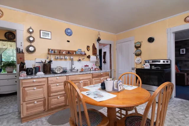 $199,900 | 693 Us Route, St. Johnsbury, VT 05819