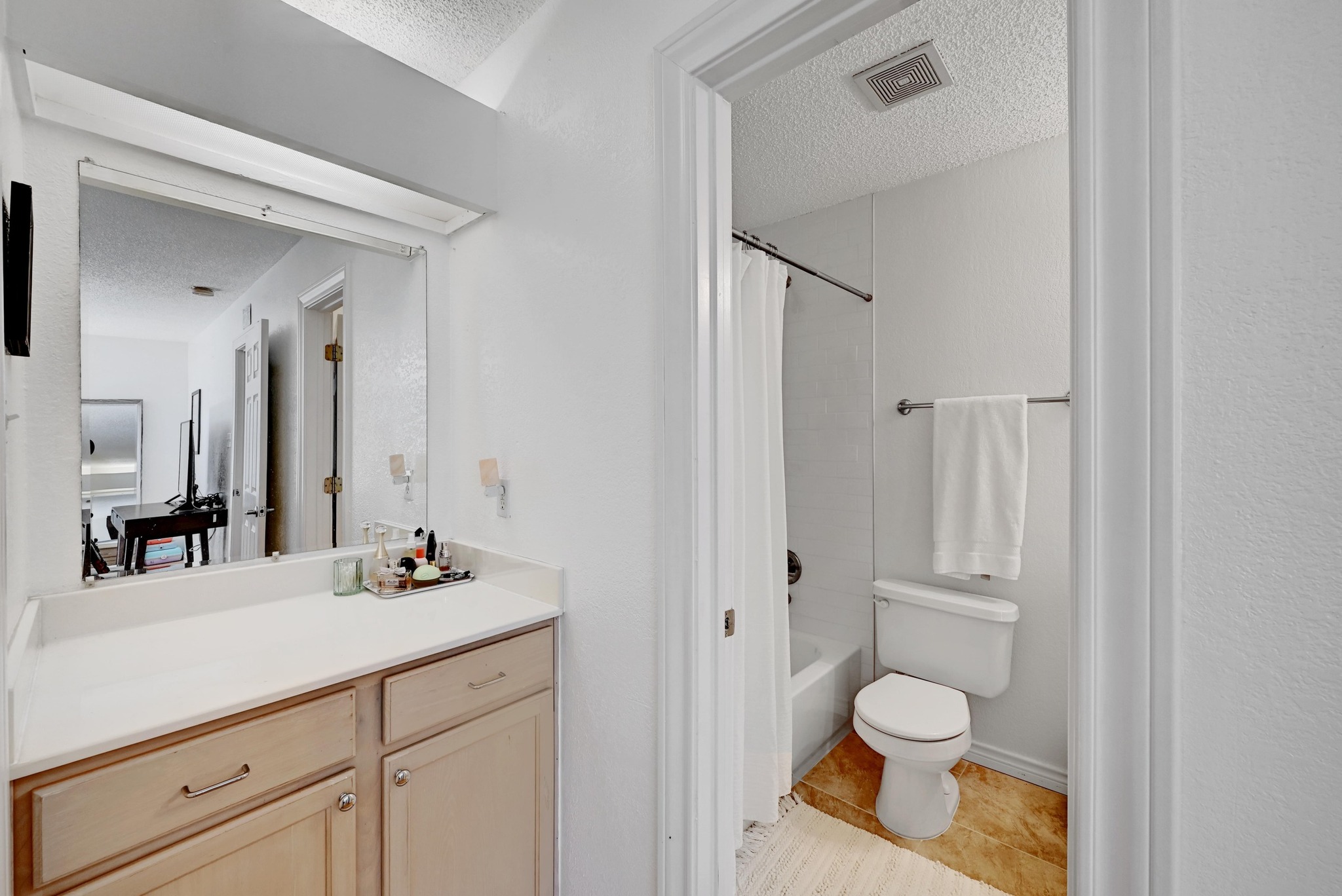 7635 Guadalupe Street, Unit 1002 Austin, TX 78752 - Photo 17 of 27 a bathroom with a sink toilet and shower
