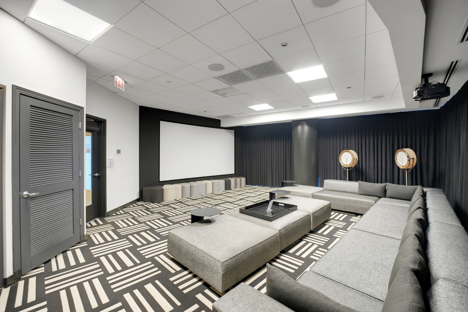 1201 South Prairie Avenue, Unit 2404 Chicago, IL 60605 - Photo 20 of 25 a living room with furniture and window