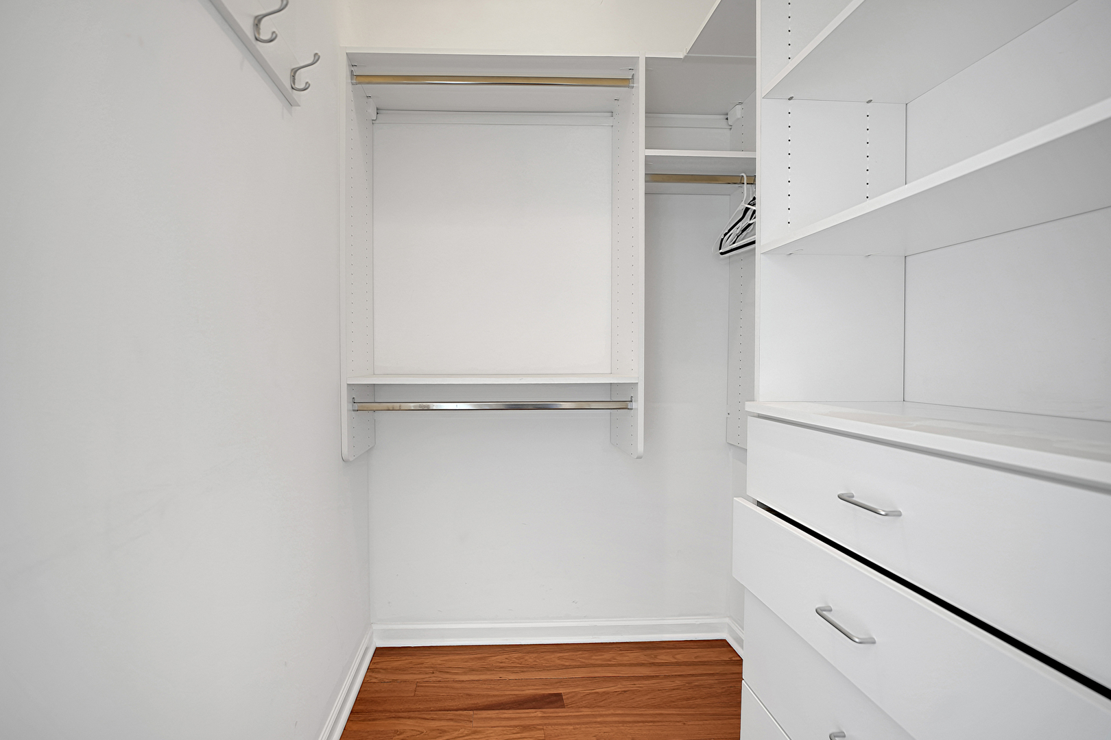 1201 South Prairie Avenue, Unit 2404 Chicago, IL 60605 - Photo 8 of 25 a view of room with hallway