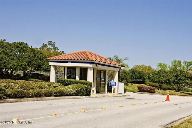 a view of an outdoor space