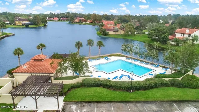 a view of a yard with a fountain