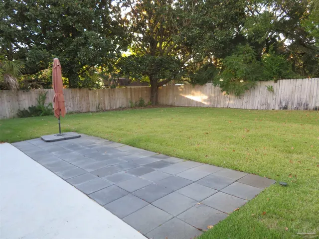 a view of a yard with a small yard