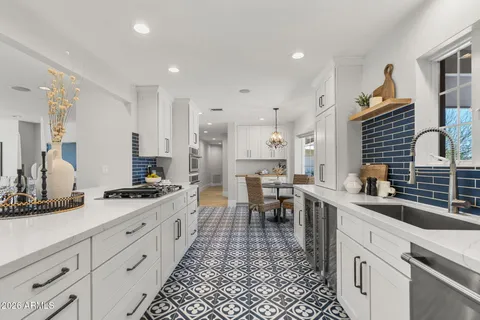 $2,475,000 | 5231 North 42nd Place, Phoenix, AZ 85018