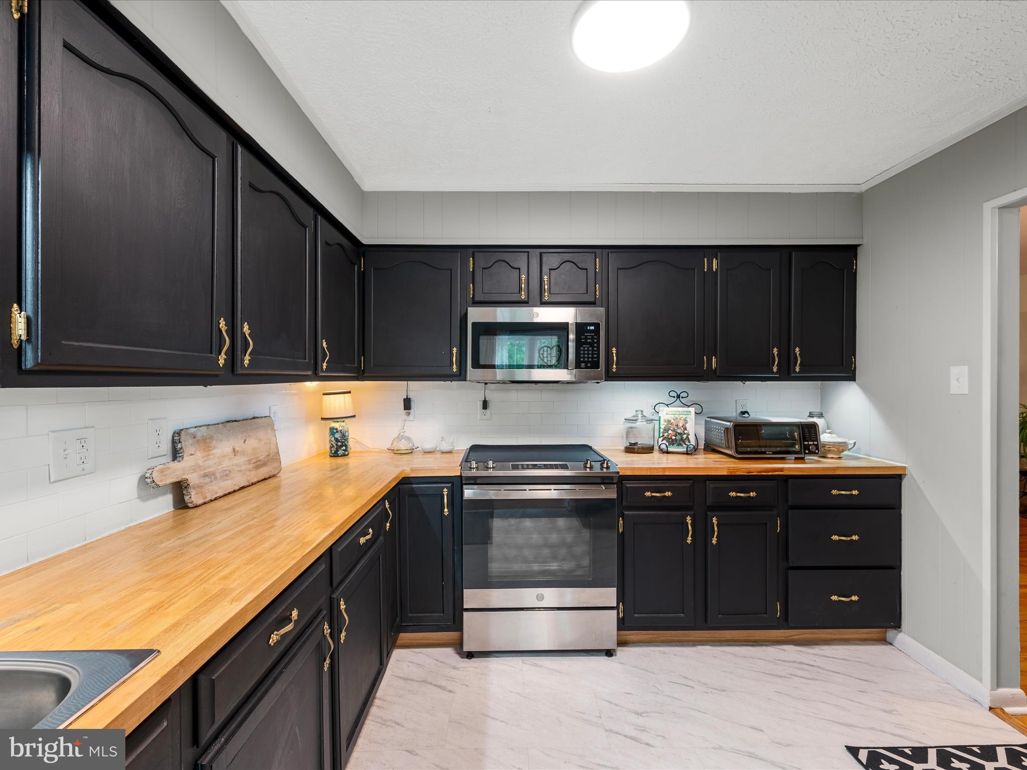 537 Ridge Road South Martinsburg, WV 25403 - Photo 14 of 51 Kitchen
