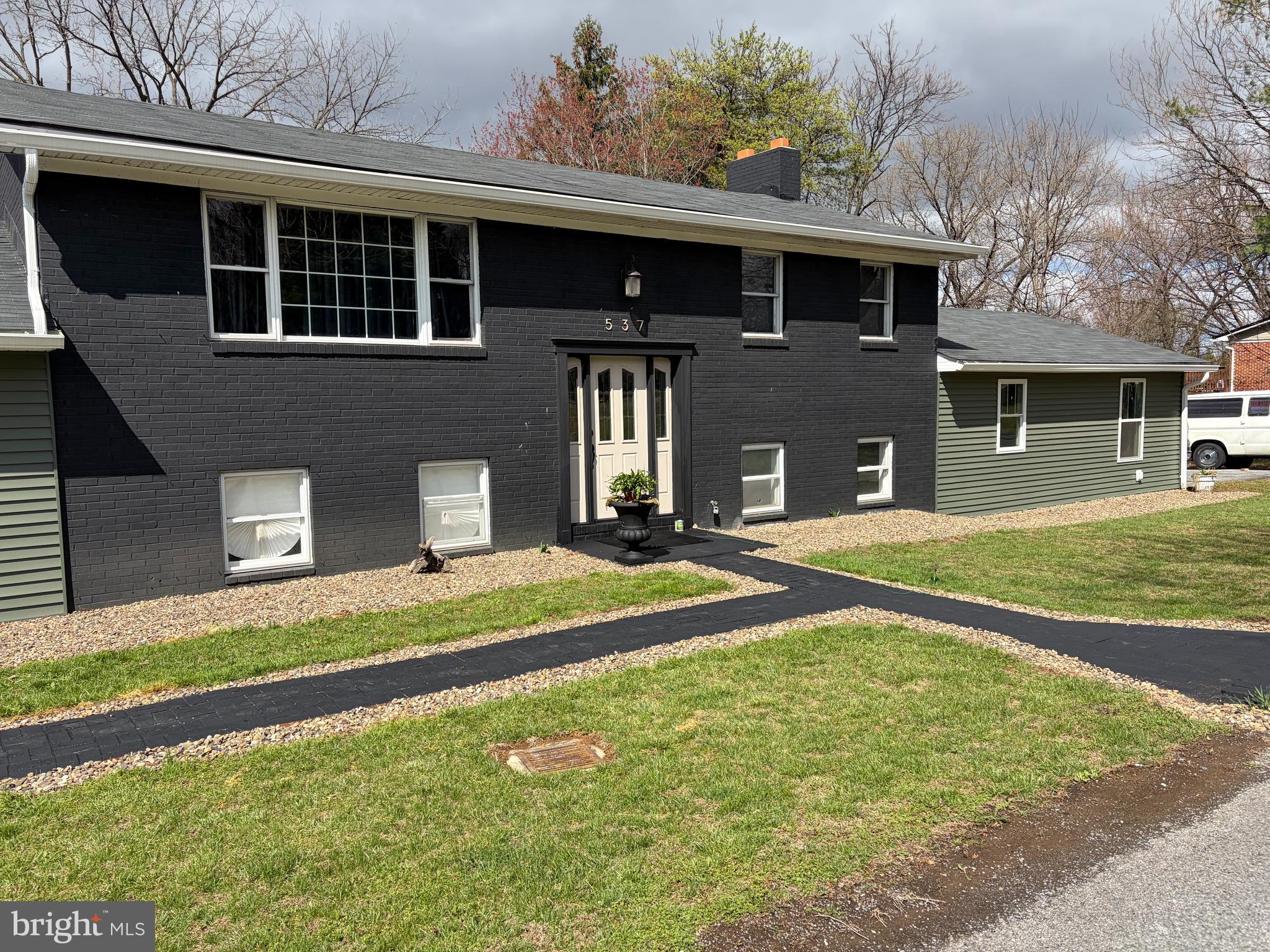 537 Ridge Road South Martinsburg, WV 25403 - Photo 2 of 52