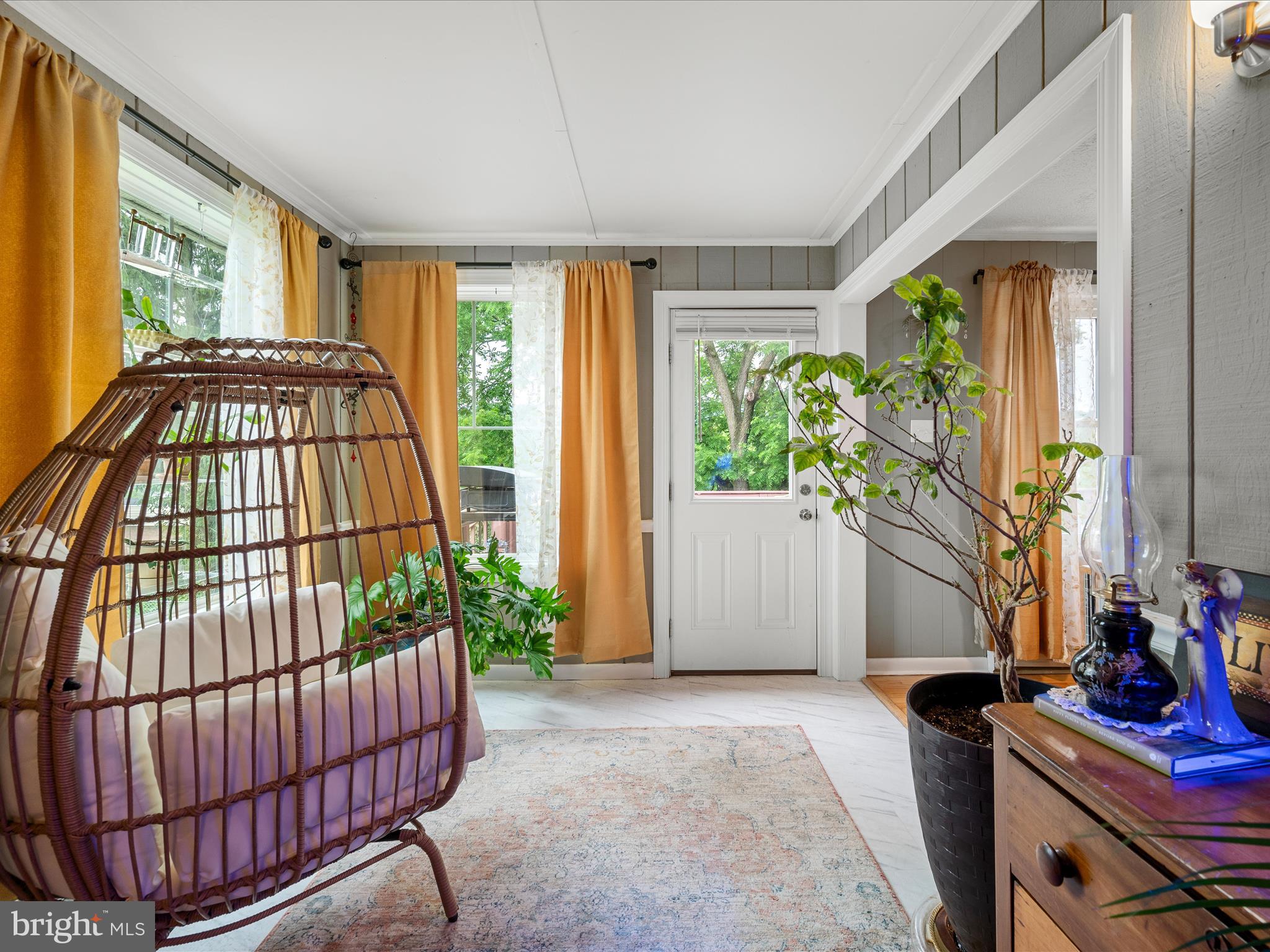 537 Ridge Road South Martinsburg, WV 25403 - Photo 3 of 51 Sitting Room